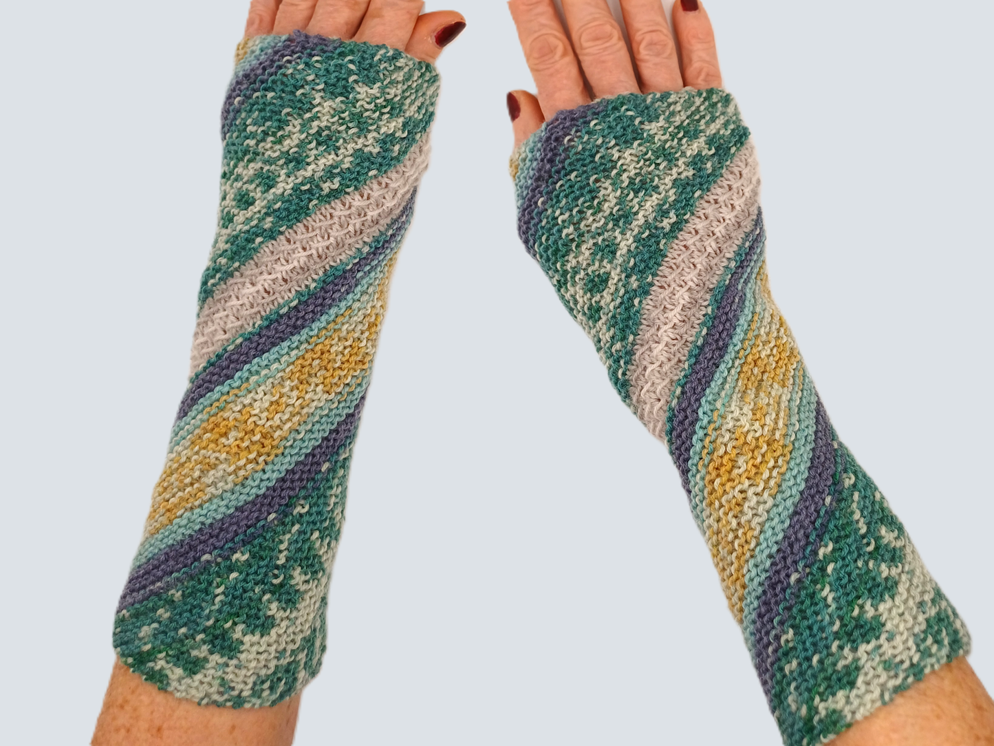 Handstulpen "Digi" diagonal gestrickt, mit Musterstreifen, für Damen und Herren