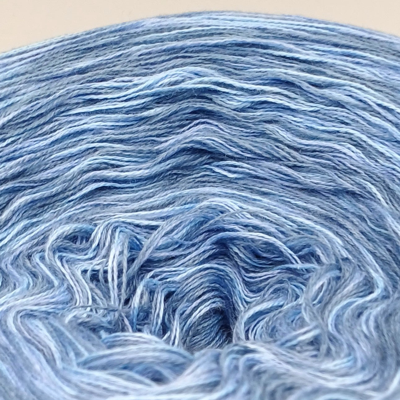 Bobbel "Blauer Himmel", 4-fädig meliert, verschiedene Lauflängen