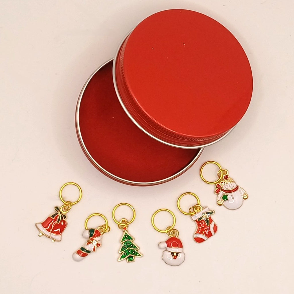 Weihnachtliche Maschenmarkierer in der Dose