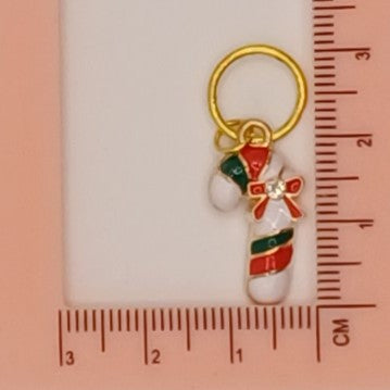 Weihnachtliche Maschenmarkierer in der Dose