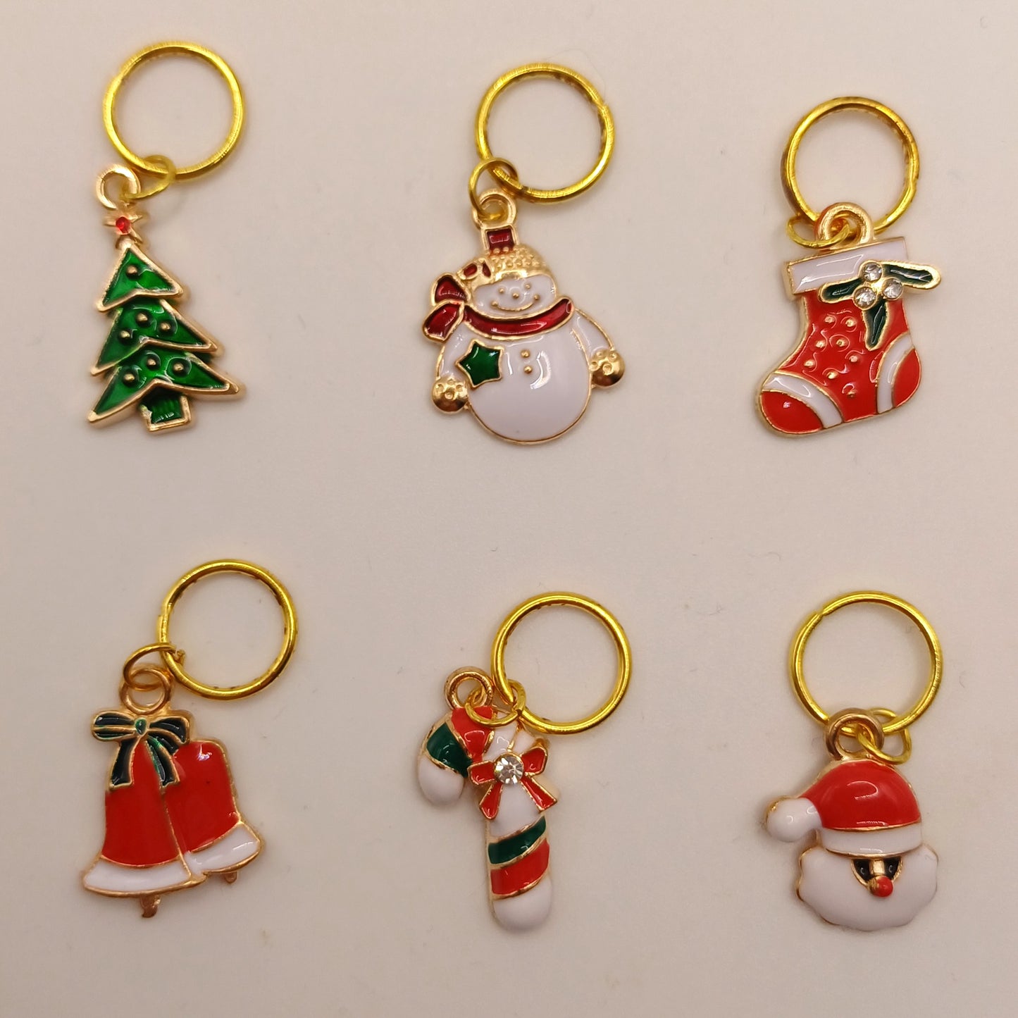 Weihnachtliche Maschenmarkierer in der Dose