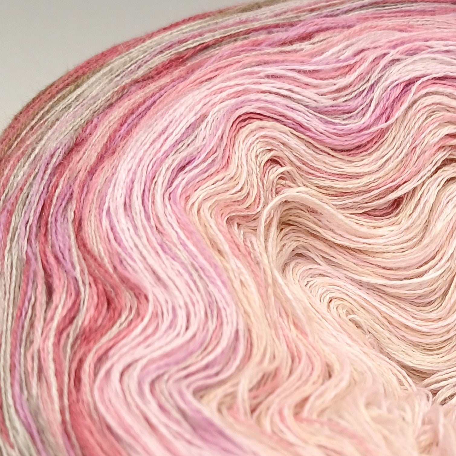 Schnäppchen Bobbel 4-fädig, mit Farbverlauf + Viskose, 250g/1050m (07726)