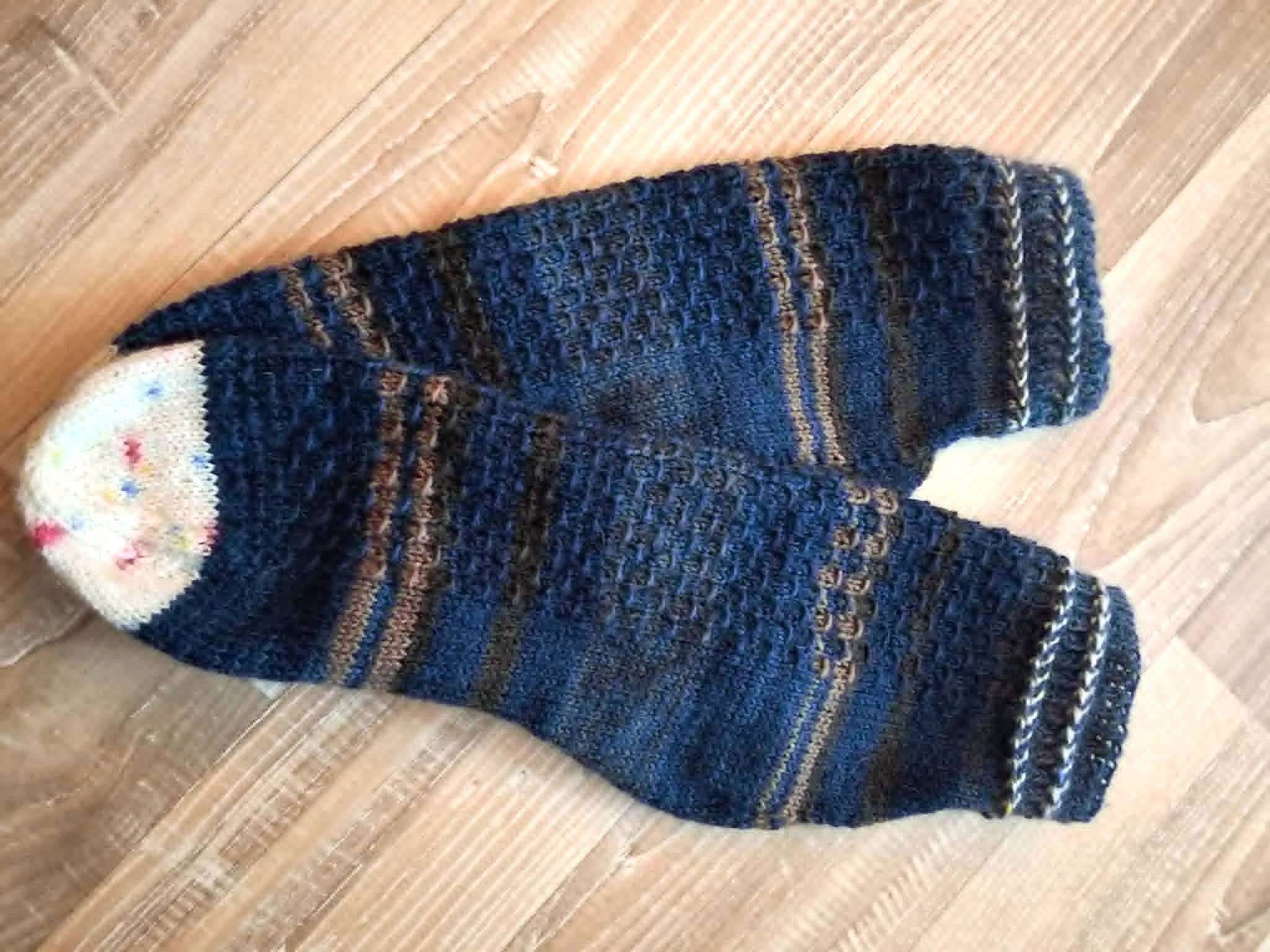 Sockenjahr 2026 – Juni Sneaker Socken „Ephesus mit lettischem Zopf"