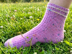 Sockenjahr 2026 – Juni Sneaker Socken „Ephesus mit lettischem Zopf"