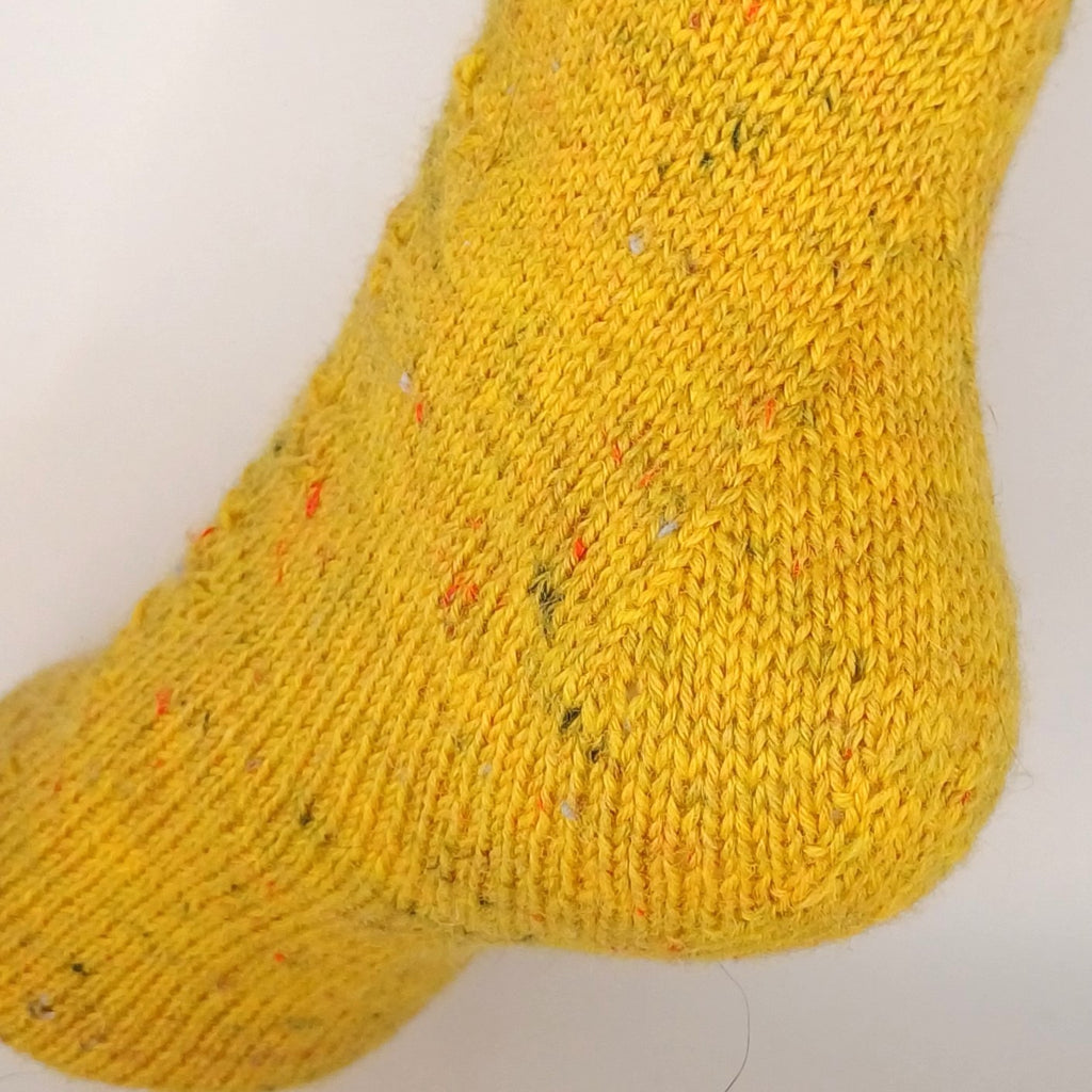 Socken 2026 - Juli: Fixe Quicky Ferse "Pusteblume" mit Lochmuster, 4-fach, Toe Up