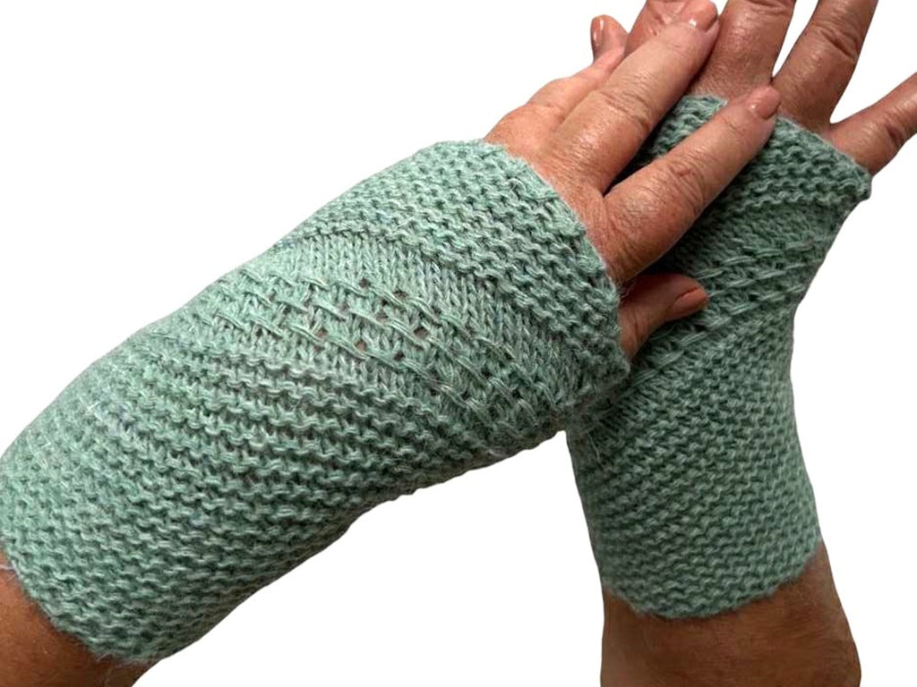 Handstulpen "Digi" diagonal gestrickt, mit Musterstreifen, für Damen und Herren