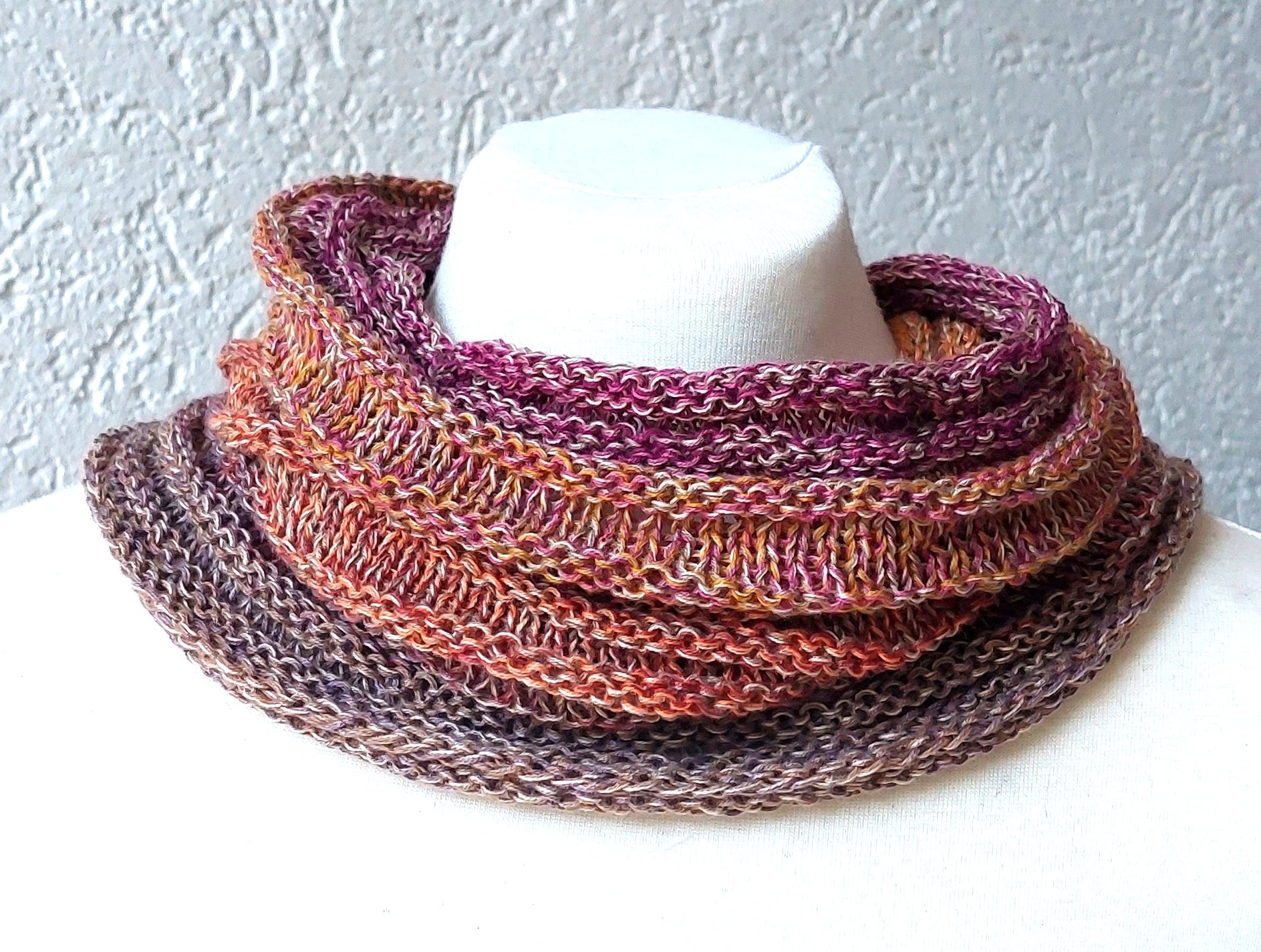 Kostenlose Strickanleitung Loop mit Rippenmuster